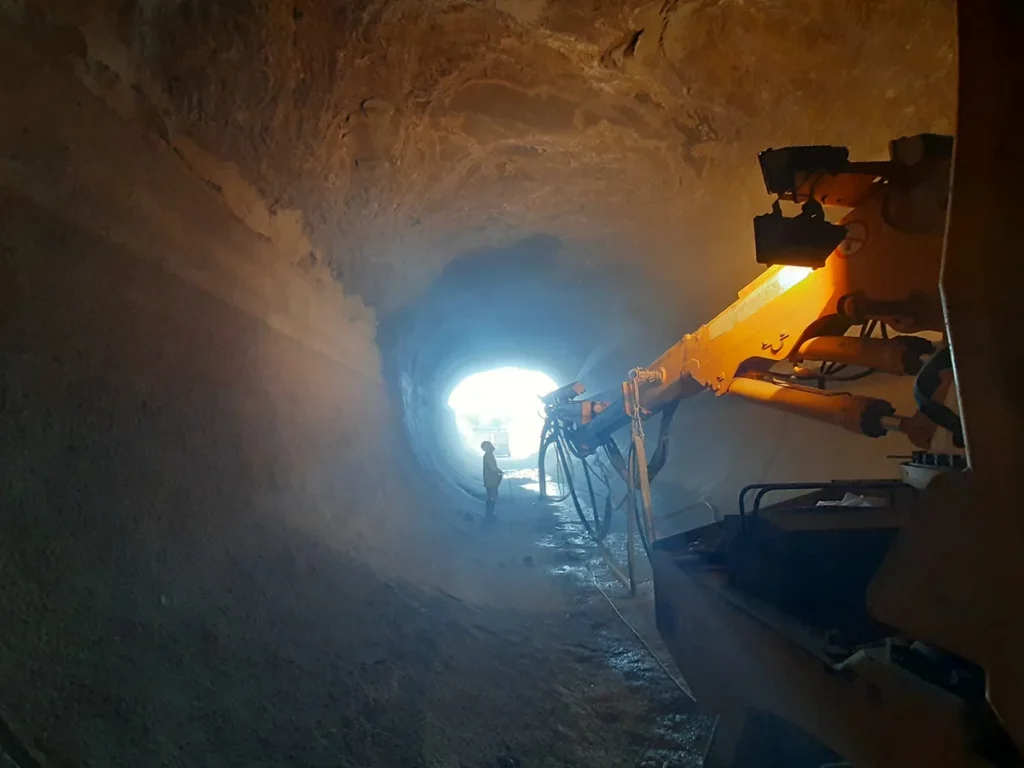 Coordinación de seguridad y salud para la estabilización estructural, impermeabilización del cauce e iluminación interior de los túneles Nº 10, 11, 12, 13 y 4 del canal de Aragón y Cataluña gunitado de bóveda mediante robot ingenieria zaragoza 1