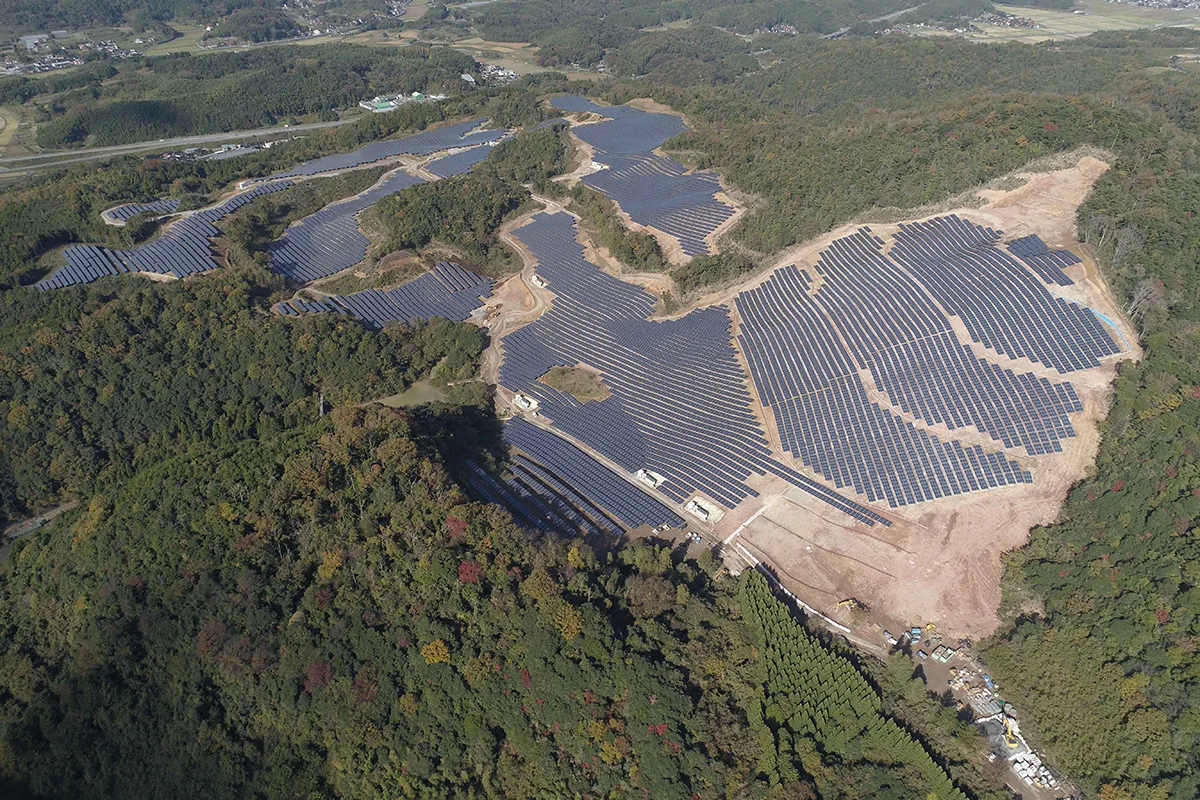 topografía en construcción de parque fotovoltáico en kurayoshi japón proesza