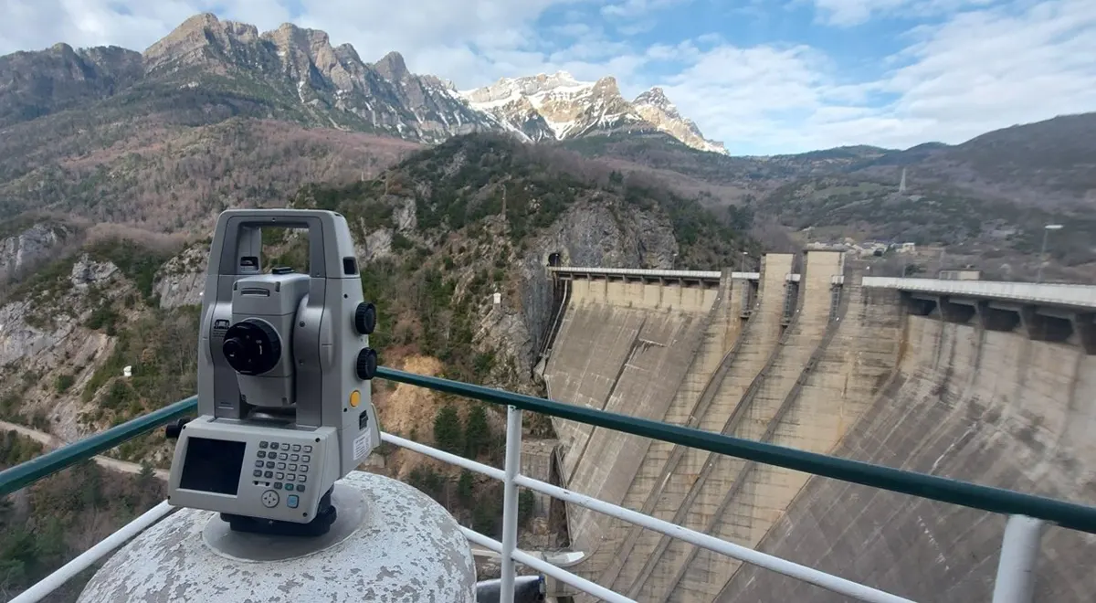 Topografía control topográfico en presas de la che