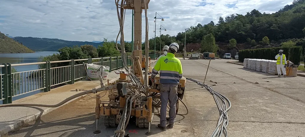 coordinación de seguridad y salud en obras de control de filtraciones en la presa de rialb