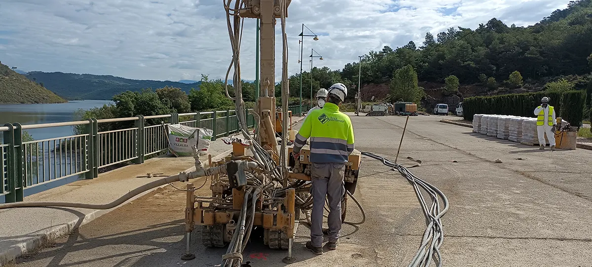 Seguridad y salud coordinación de seguridad y salud en obras de control de filtraciones en la presa de rialb